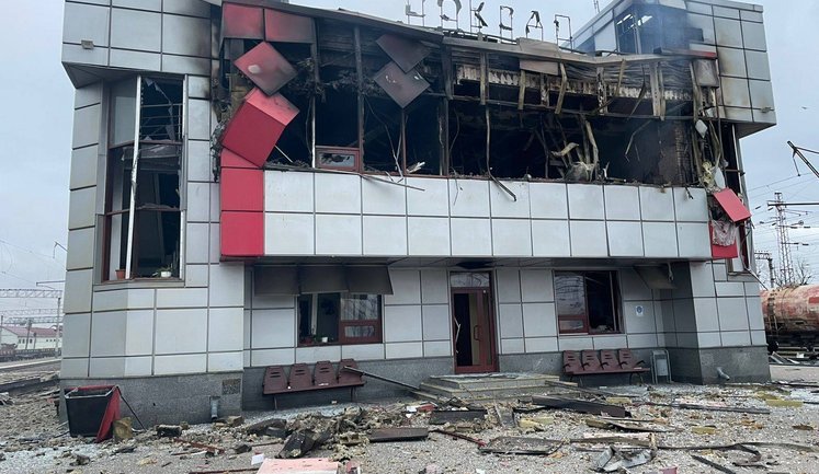 Восстановлено движение поездов через станцию Фастов, - "Укрзализныця". ВИДЕО