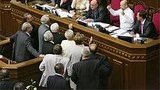Регионалы заблокировали трибуну еще до начала заседания парламента