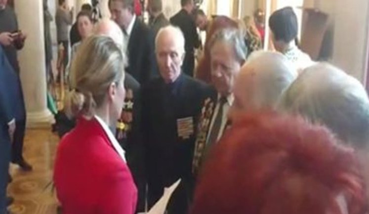 Бойко і Королевська привели в Раду ветеранів: "Тут ведучого немає. Підходить кожен сам і говорите про фальсифікацію історії". ФОТОрепортаж+ВІДЕО (оновлено)