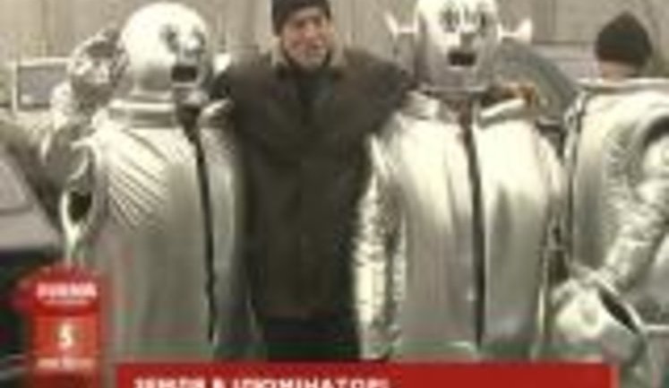 "Марсиане" устроили костюмированное шоу возле Верховной Рады. ВИДЕО.