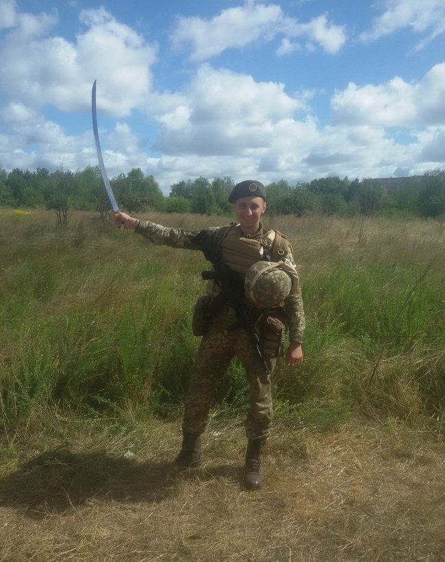 Ветеран-аеророзвідник Денис Антіпов: Ми зробили свою версію фотографії Прапор над Іодзімою. Вона розійшлася тисячами репостів. Її поширили навіть деякі американські ЗМІ 04