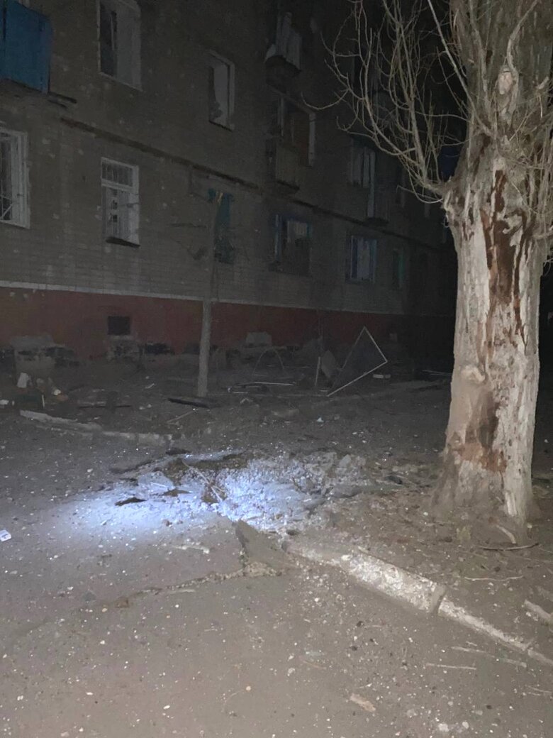 Враг более 60 раз обстрелял Херсонщину. В областном центре повреждены дома и вокзал, есть раненые 04