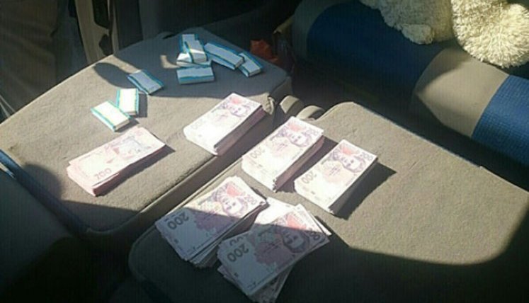 Співробітники обленерго попалися на хабарі 250 тисяч гривень у Запоріжжі. ФОТОрепортаж
