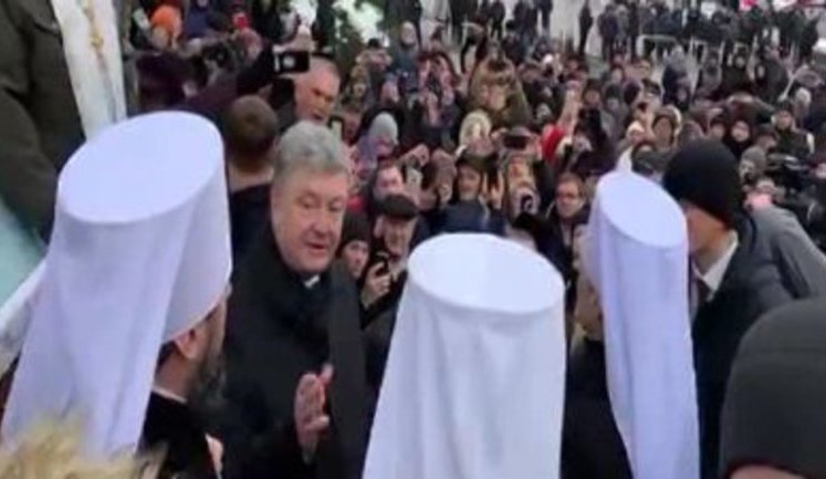 Порошенко - черкасщанину о борьбе с коррупцией: "Господь вас попустить... Отакі москальські провокатори намагаються нас розколоти". ВИДЕО