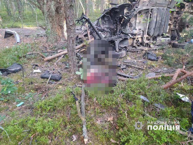 На прикордонні Житомирщини на міні підірвався автомобіль, водій загинув, - поліція 01