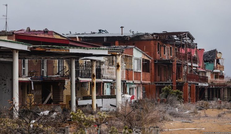 Beach rigged with mines, not a single undamaged building: journalists show embattled Shyrokyne village. PHOTOS