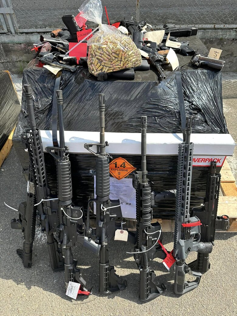 Поліція Маямі передала Україні 101 одиницю конфіскованої в США стрілецької зброї, - нардеп Заблоцький 06