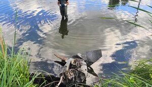 Водолази-сапери вилучили з озера залишки ракети