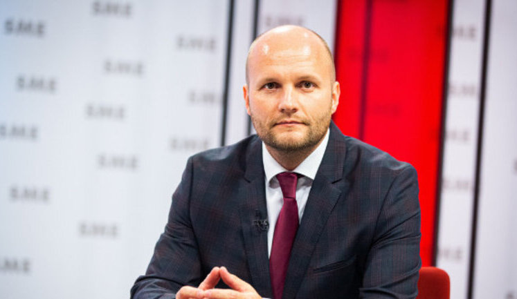 Ексміністра оборони Словаччини Надя намагались арештувати через передачу Україні військової допомоги