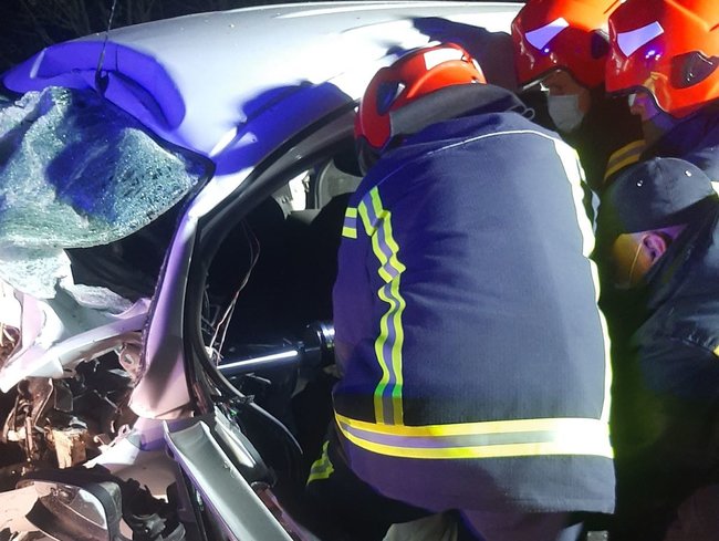 На трасі Київ-Чоп зіткнулися три автомобілі: двоє загиблих 01