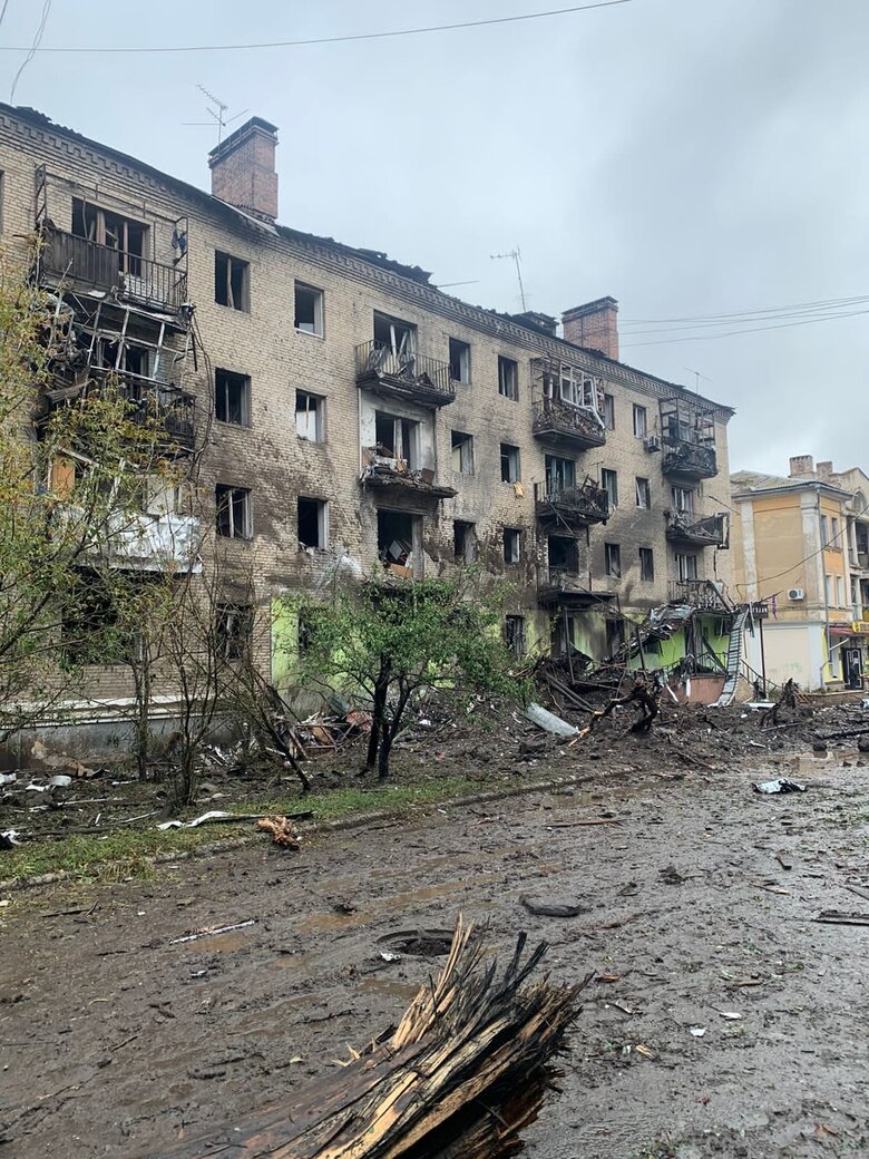 Цієї ночі росіяни обстріляли Слов’янськ та завдали ударів по містах на лінії фронту, - Донецька ОВА 06