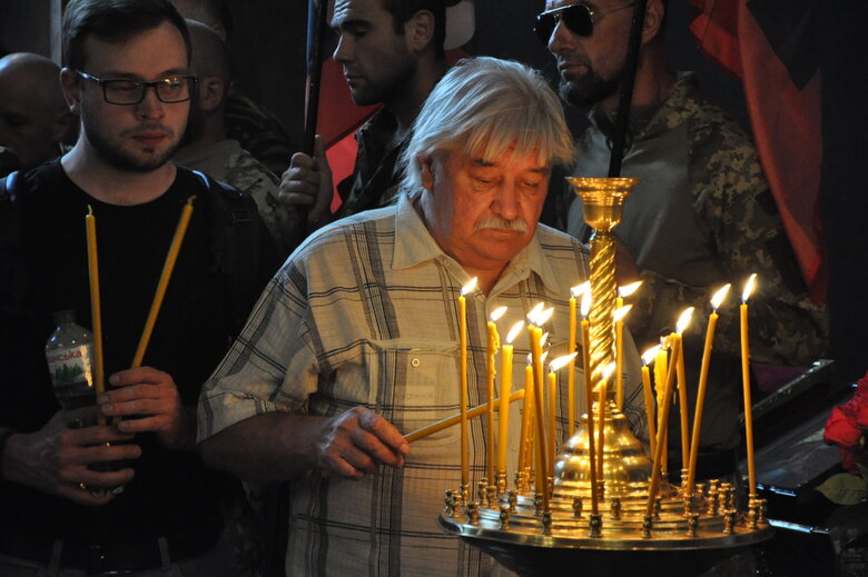 Із загиблим в бою з окупантами воїном Романом Барвінком (Скрипалем) попрощалися в Києві 02