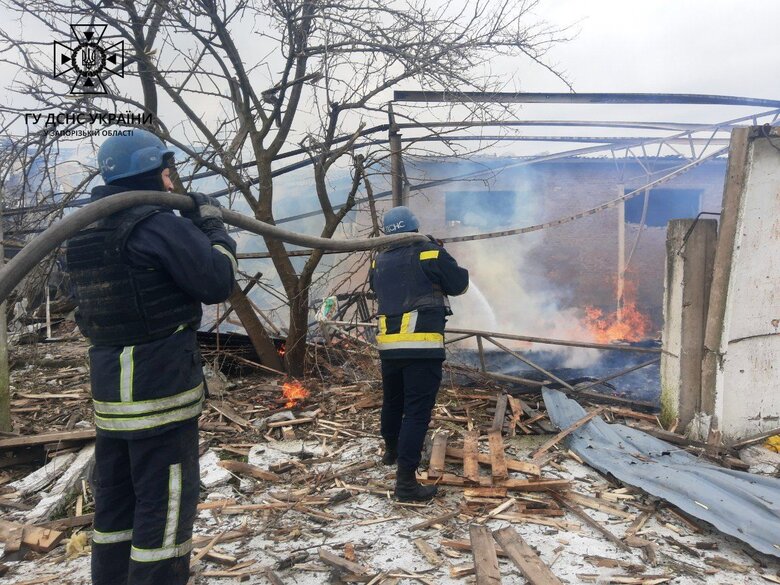 Наслідки ворожого авіаудару по Оріхову 01