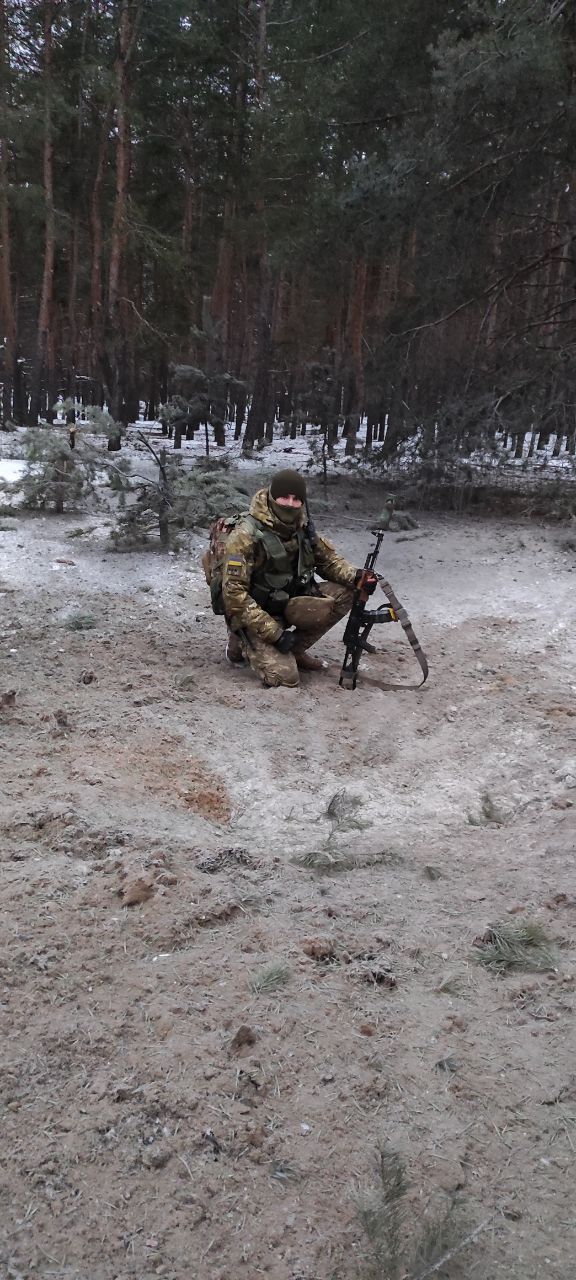 Під ранок часто чули постріли біля села, де росіяни базувалися. Цими пострілами кадирівці солдат окупаційних військ заганяли до наших позицій, щоб вони нас штурмували, – Валентин Бондаренко 04