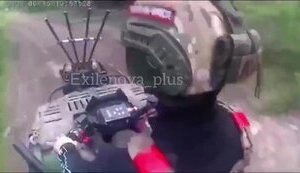 Дрон-камікадзе відриває руки і голову окупанту, який керує квадроциклом із мобільним РЕБом. ВIДЕО 18+