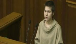 "Нам всегда хотелось кушать и у нас не было будущего, но мне повезло - я смогла получить образование", - пронзительное выступление выпускницы интерната Ангелины Чендаровой в Раде. ВИДЕО