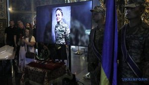 Із комунікаційницею УДО Валентиною Савіцькою, яка загинула внаслідок удару РФ, попрощалися у Києві. ФОТОрепортаж