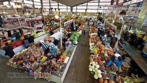 Директора Центрального рынка Ивано-Франковска поставили на колени и выгнали. ВИДЕО
