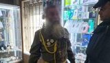 На Закарпатті священник УПЦ МП розгулював селищем у радянській формі - його затримали