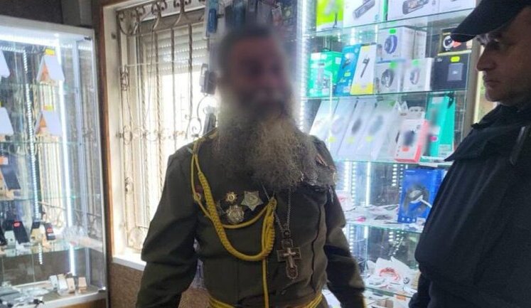 Священник УПЦ МП розгулював у радянській формі у Міжгір’ї на Закарпатті: його затримали. ФОТО