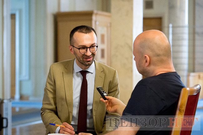 Сергей Лещенко: Превращение Украины в банановую республику достигло новых высот - никем не уполномоченный гражданин США Джулиани указывает украинскому президенту, с кем иметь дело, а с кем - нет 01 Сергей Лещенко: Превращение Украины в банановую республику достигло новых высот - никем не уполномоченный гражданин США Джулиани указывает украинскому президенту, с кем иметь дело, а с кем - нет 01