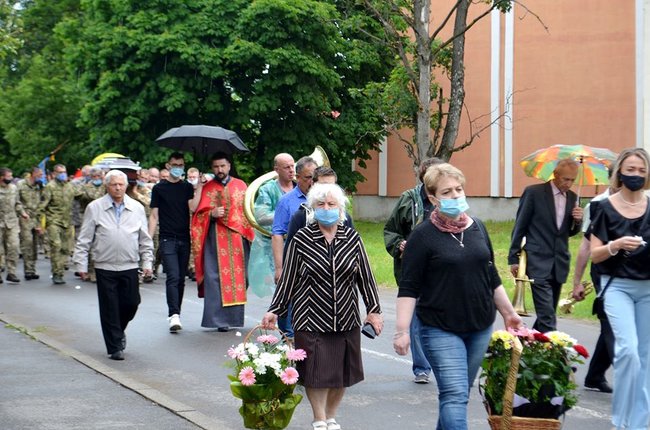 В Івано-Франківській області попрощалися з трагічно загиблою волонтеркою-парамедиком Іриною Шевчишин 29
