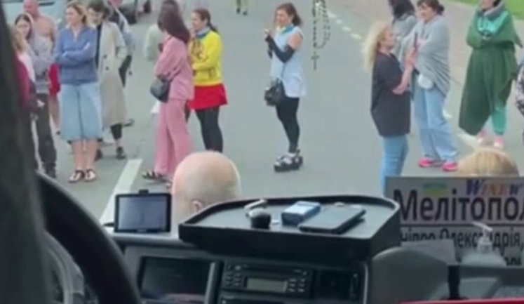 Bus passengers blocked traffic on road in Lviv region as driver was taken to TCR: He had no military registration documents. VIDEO
