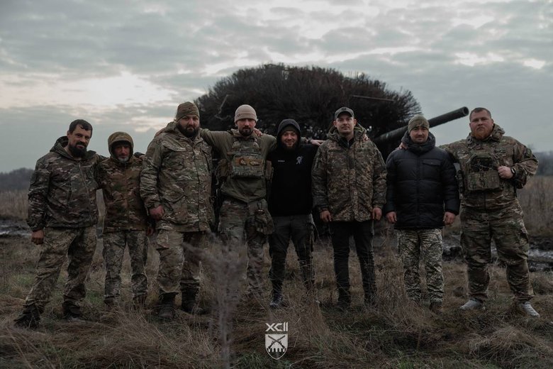 Воїни затрофеїли російський танк Т-80