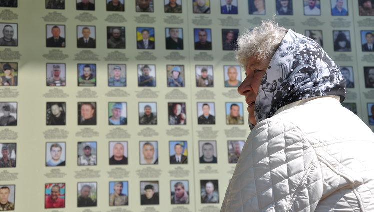Матери погибших военнослужащих просят Зеленского вернуть мир