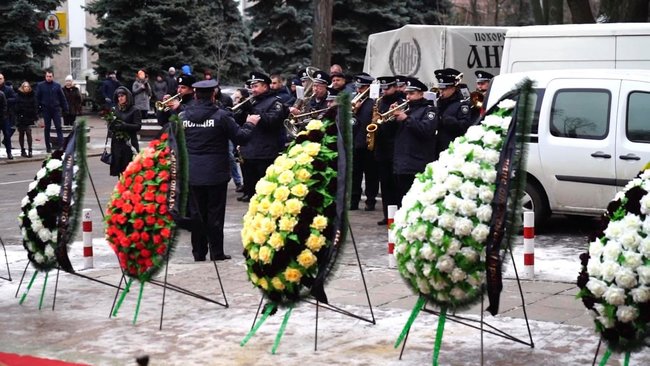С погибшим в перестрелке полицейским Сергеем Пригариным простились в Одессе 17