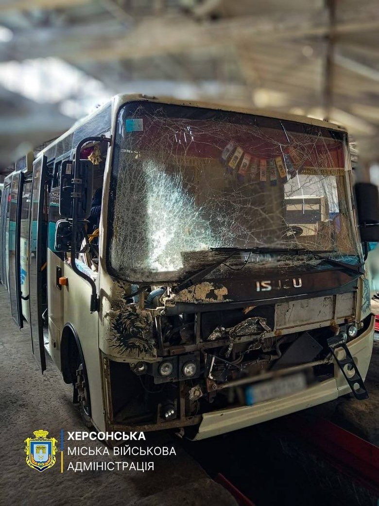 Удары по транспорту в Херсоне