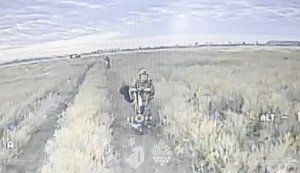 Оккупант не понял, что дрон - вражеский, и был ликвидирован: беспилотник влетел ему в голову. ВИДЕО