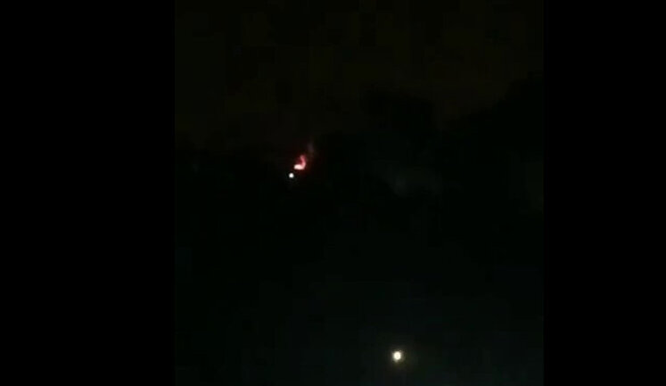 В окупованому Алчевську після "прильоту" горить склад росіян. ВIДЕО
