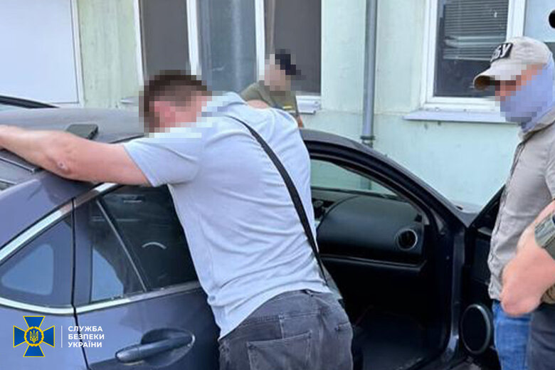 Ухилення від мобілізації на Одещині: затримано чиновників, які продавали посвідчення моряка, - СБУ 03