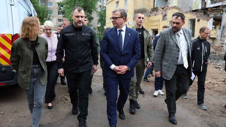 Прем'єр Фінляндії Орпо відвідав місце удару РФ по Києву