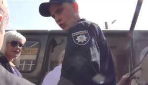 Задержанный в Николаеве за управление автомобилем в состоянии опьянения водитель был трезв: "При таких раскладах для замыливания глаз иностранным инвесторам никаких устриц не хватит". ДОКУМЕНТ