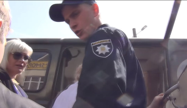 Задержанный в Николаеве за управление автомобилем в состоянии опьянения водитель был трезв: "При таких раскладах для замыливания глаз иностранным инвесторам никаких устриц не хватит". ДОКУМЕНТ