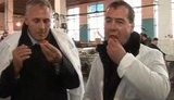 Как Президент Медведев объедался икрой на Курилах. ВИДЕО.