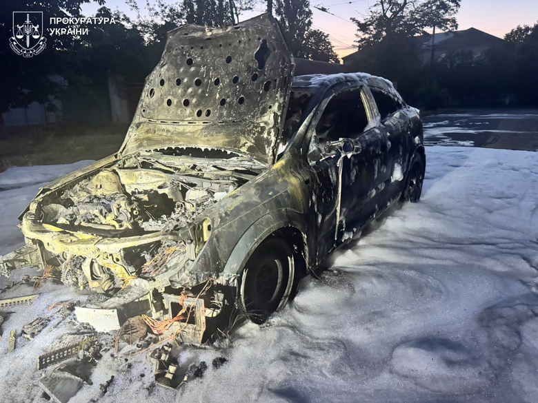 В Николаеве задержали двух мужчин за поджог автомобиля военнослужащего