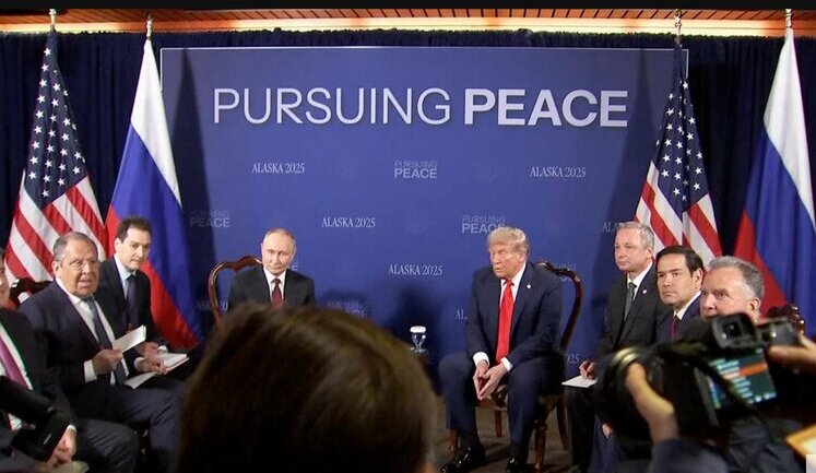 Розпочалася зустріч Трампа з Путіним у форматі "три на три". ФОТОрепортаж