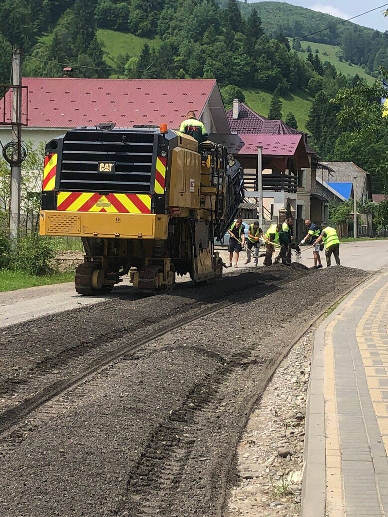 На Закарпатті відновлюють дорогу під Говерлою