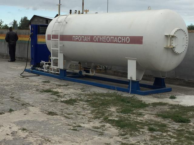 Податківці ліквідували незаконну АЗС на Хмельниччині 01