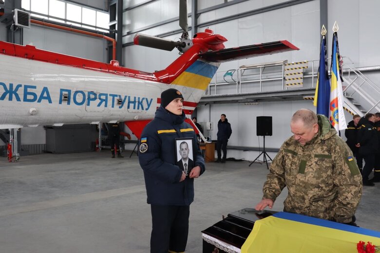 У Ніжині попрощалися з екіпажем, який загинув у авіакатастрофі в Броварах 05