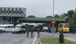 Желающие перевозить посылки через украинско-венгерскую границу должны официально оформить этот вид деятельности, - глава Закарпатской ОГА Петров