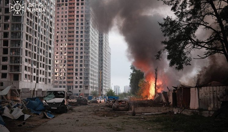 Massive attack on Kyiv: rescue services are dealing with aftermath in several districts. VIDEO+PHOTOS