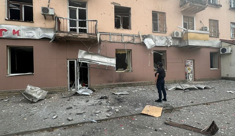 Росіяни вдарили з авіації та БпЛА по Костянтинівці: пошкоджено житлові будинки і магазин. ФОТОрепортаж