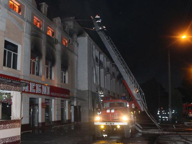 Масштабна пожежа охопила вночі торговельно-виробничий комплекс у Хмельницькому, - ДСНС 01 Масштабна пожежа охопила вночі торговельно-виробничий комплекс у Хмельницькому, - ДСНС 01