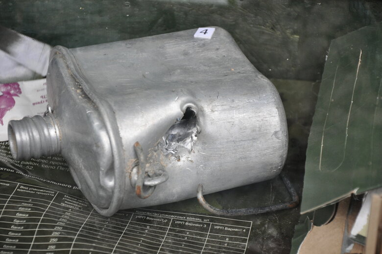 Кресло-катапульта, образцы снарядов и личные вещи рашистов: На Андреевском спуске открылась благотворительная выставка Спротив-2022 69 Кресло-катапульта, образцы снарядов и личные вещи рашистов: На Андреевском спуске открылась благотворительная выставка Спротив-2022 69