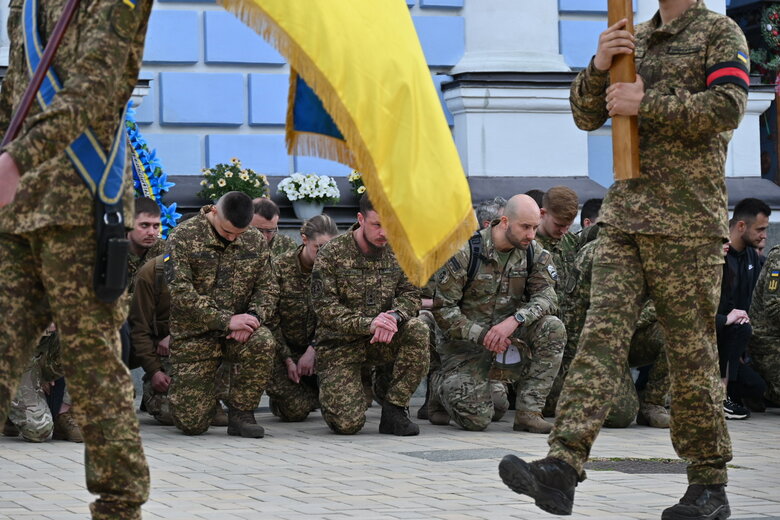Прощання з полеглим воїном Денисом Зеленим