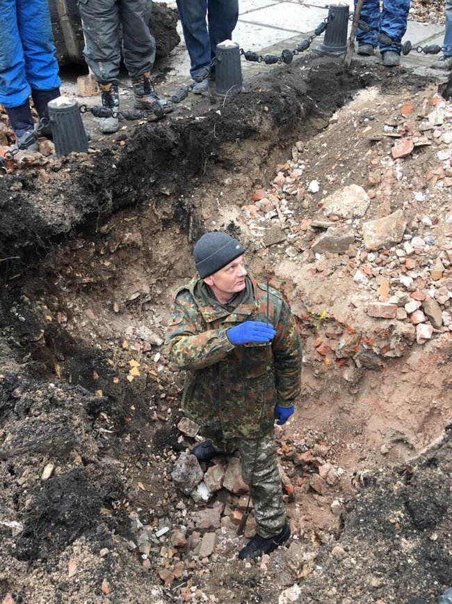 Замість останків більшовика Руднєва в його можливій могилі в центрі Харкова виявлено будівельне сміття 03